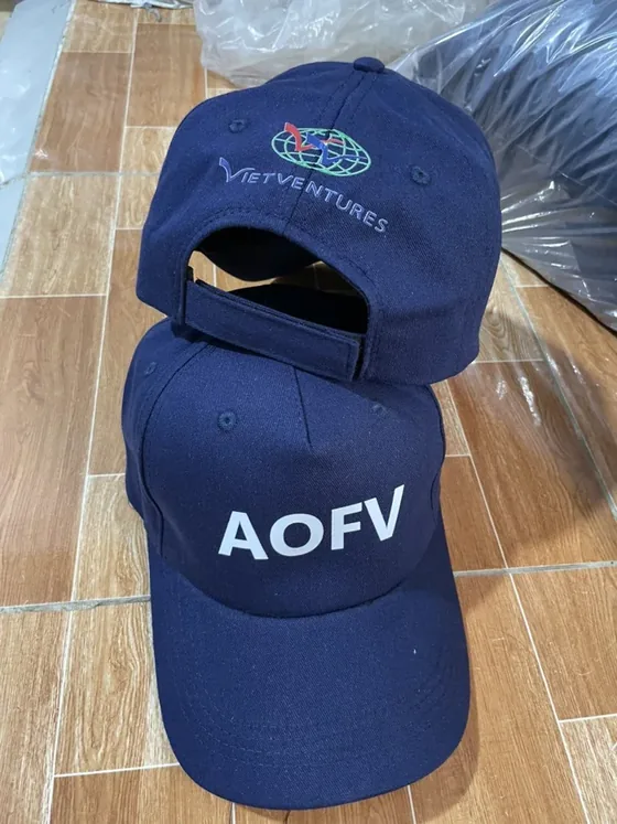 Nón kết đồng phục màu xanh navy, thêu logo mặt trước